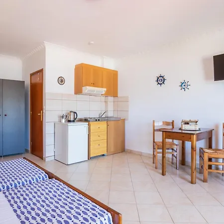 Apartament Giota's Karpatos