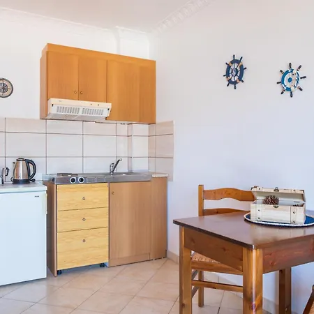 Apartament Giota's Karpatos